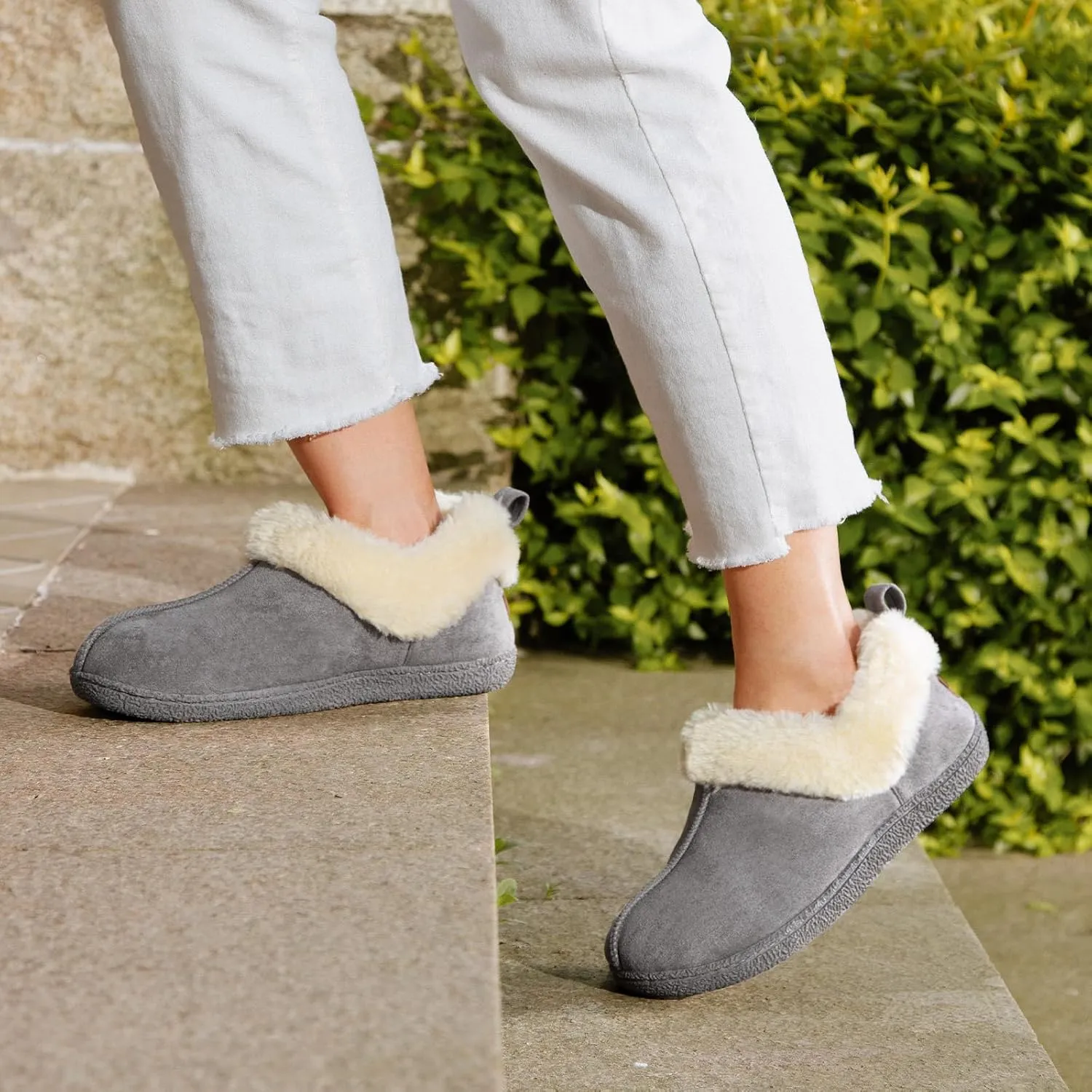HomeTop Women's Closed-back Slippers Faux Wool Warm Non-slip Outdoor Indoor House Shoes with Fuzzy Collar