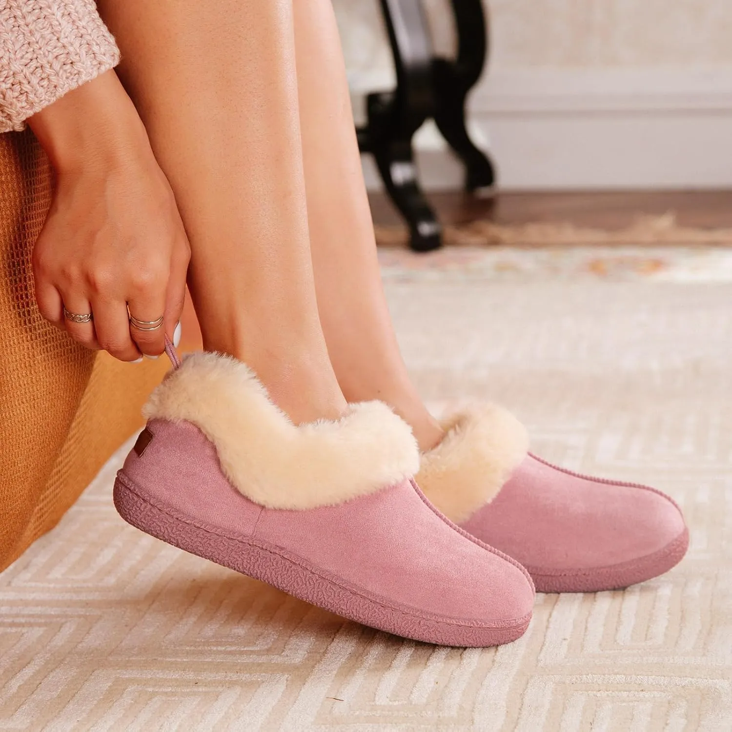HomeTop Women's Closed-back Slippers Faux Wool Warm Non-slip Outdoor Indoor House Shoes with Fuzzy Collar